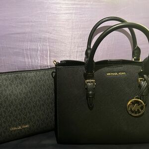 Micheal Kors Charlotte